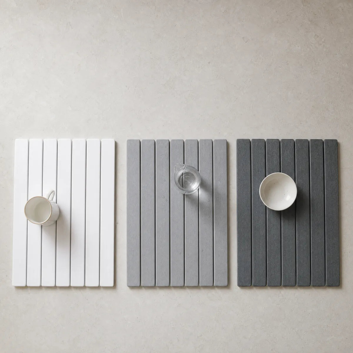 The stone mat in white, grey and dark grey